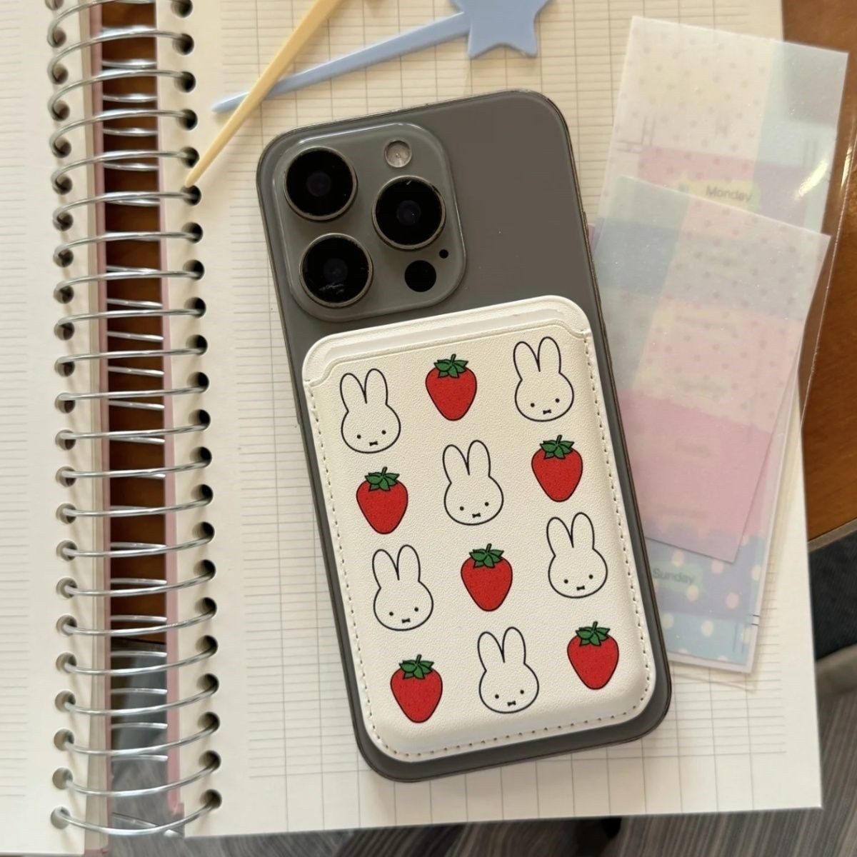 かわいいミッフィーウサギ磁気カードケースキュートな漫画風ライ - Strawberry Huller のレビューと価格