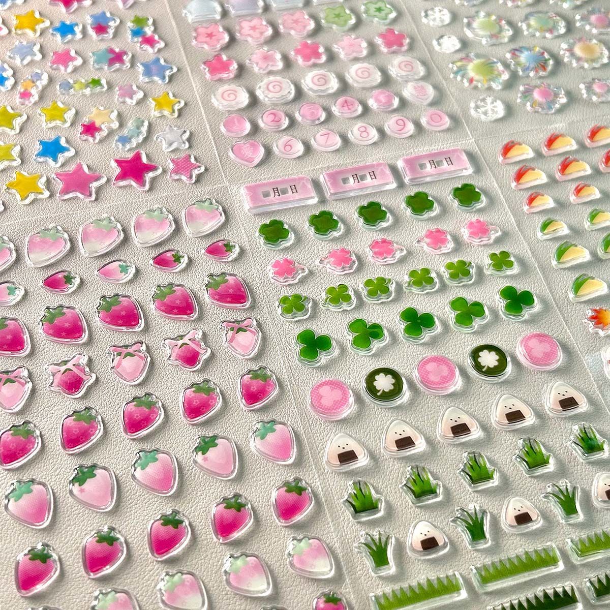1pc かわいい漫画クローバーイチゴ滴下グルーステッカー、D - Strawberry Huller のレビューと価格